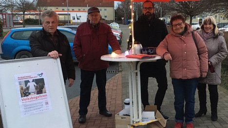 LINKE_Unterschriftensammlung_in_Stassfurt.JPG