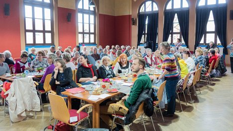 Blick_in_den_Saal_bei_der_Bernburger_Frauentagsfeier__Foto_Thomas_Skoczowski.jpg