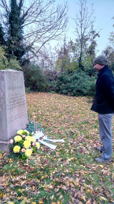 Der_Ortsvorsitzende_Lars_Lehmann_auf_dem_juedischen_Friedhof-1.jpg